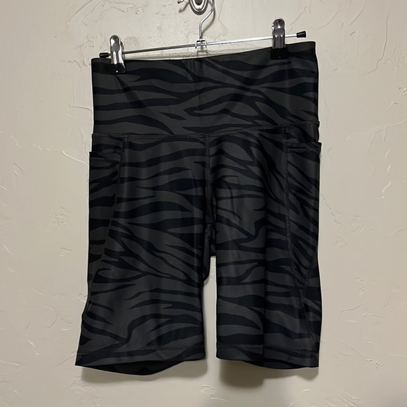 Zebra Striped Old Navy Active Powersoft Shorts - Picture 1 of 3